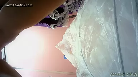 chinese girls go to toilet.290