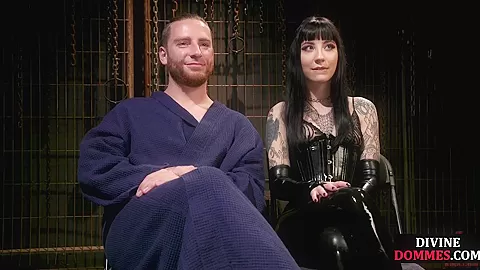 Pussylicked BDSM domina in latex facesitting her private sub