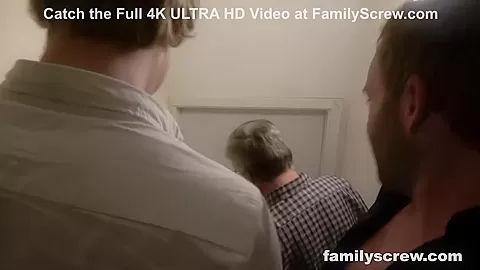goes to the Swingers Club - Familyscrew