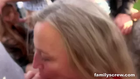 Fucked up Stepfamily tries out new Tricks - Familyscrew
