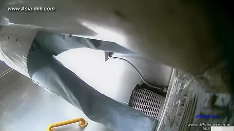 chinese girls go to toilet.298