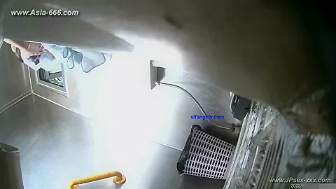 chinese girls go to toilet.298