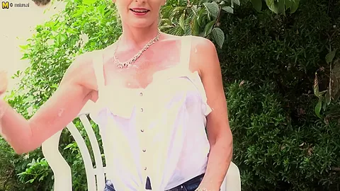 This Hot Milf Loves Washing Herself In The Garden - MatureNL