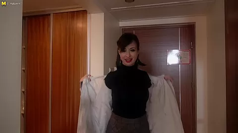 Steamy Milf Playing With Her Wet Pussy - MatureNL