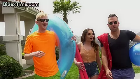 Bisex dudes fuck bitches in group sex in missionary