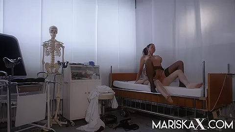 MARISKAX Hot MILF Dacada gets spit roasted