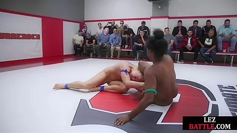 Wrestling lez winners facesitting losers in public orgy