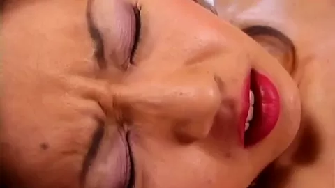 Oral sex with hot asian MILF gets wet