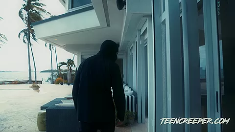 teen 18+ Creeper Goldie Glock