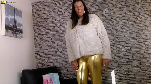 Huge Breasted Housewife Lulu Getting Off On Her Toys - MatureNL