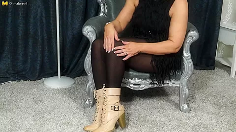 Naughty British Milf Getting Steamy Wet - MatureNL