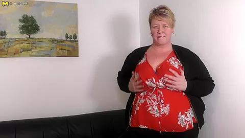 British Mature Bbw Playing With Herself - MatureNL