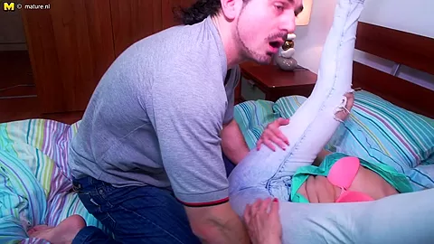 Horny Housewife Doing Her Lover - MatureNL