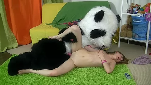 Big dildo on a toy ravished the cunt of a cute gal