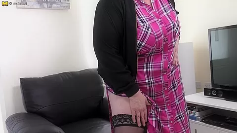 Horny Mature Bbw Playing With Herself - MatureNL