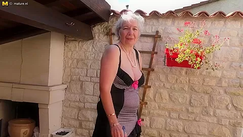 Horny British Mature Lady Getting Wet In Her Garden - MatureNL