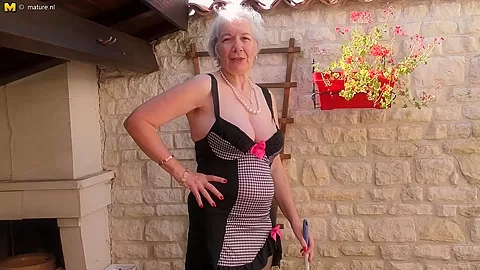 Horny British Mature Lady Getting Wet In Her Garden - MatureNL