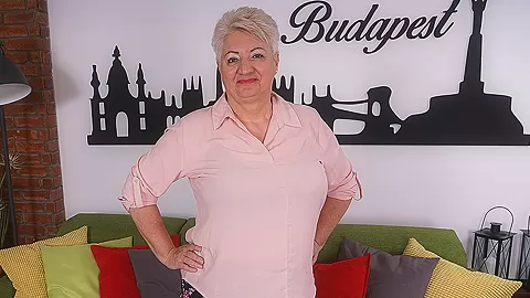 Chubby Mature Slut Playing With Her Big Tits - MatureNL
