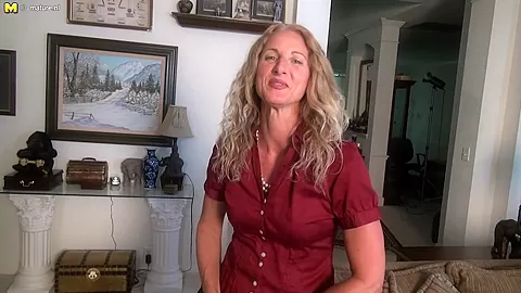 Sexy American Housewife Gets Her Pussy All Wet - MatureNL