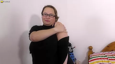Curvy Mature Bbw Playing With Herself - MatureNL