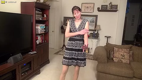 Naughty American Lady Getting Wet And Wild - MatureNL