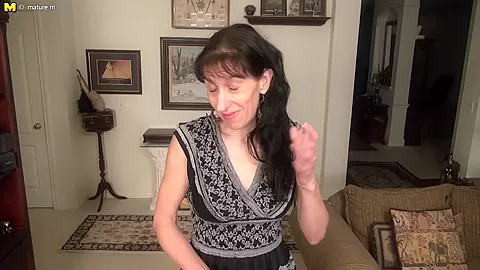 Naughty American Lady Getting Wet And Wild - MatureNL