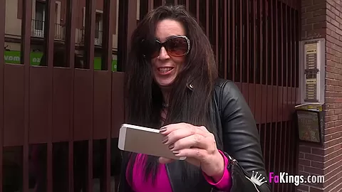 Ugly mature wants monster cock up her ass