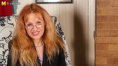 This American Cougar Loves To Play With Her Pussy - MatureNL