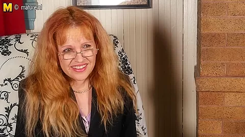This American Cougar Loves To Play With Her Pussy - MatureNL