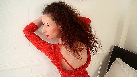 British Housewife Gets Wet And Wild - MatureNL