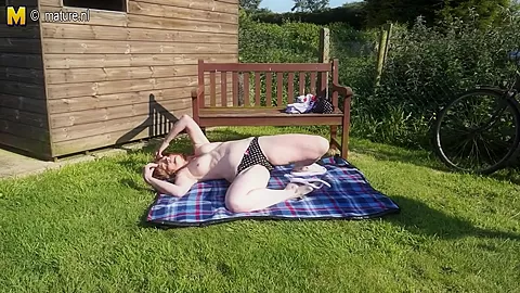 Naughty British Mature Lady Masturbating In The Garden - MatureNL