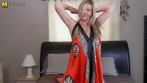 Naughty Canadian Housewife Playing With Herself - MatureNL