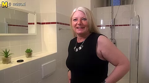 Naughty German Housewife Playing In Her Bathroom - MatureNL