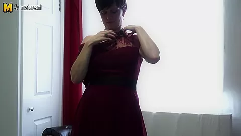 Naughty British Housewife Playing Alone - MatureNL
