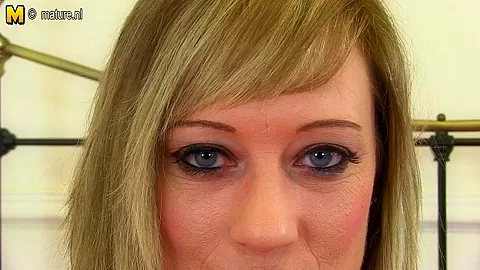 Steamy Hot British Milf Playing With Herself - MatureNL