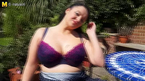 Hot British Housewife Masturbating Outdoors - MatureNL