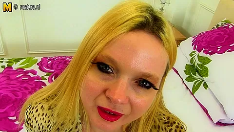 Nasty British Lady Shows Off Great Rack And Gets Her Pussy All Wet - MatureNL