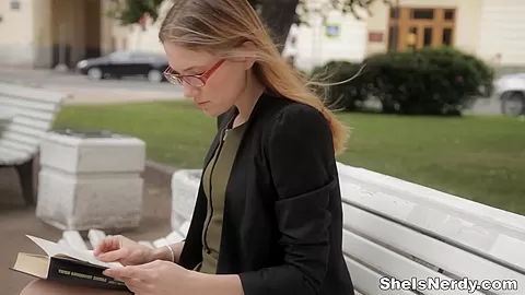 She Is Nerdy - Argentina - Mixing sex with English studies