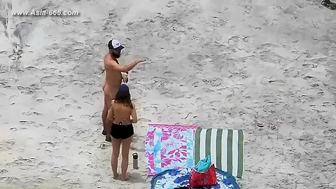 peeping Naturist Beach.40