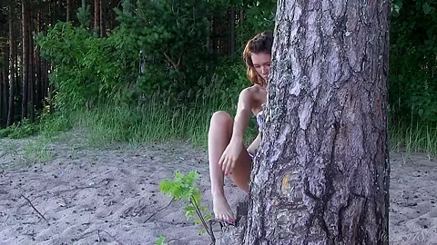 Lucy’s Style Is All About Being Naked At The Beach