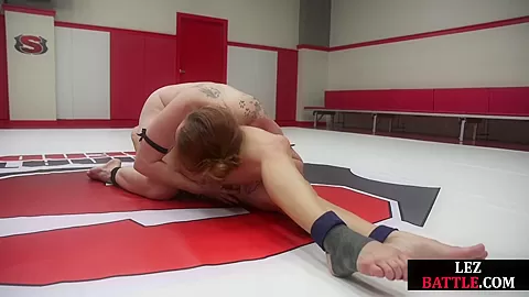 Wrestling dykes make pussies wet after ultimate fight