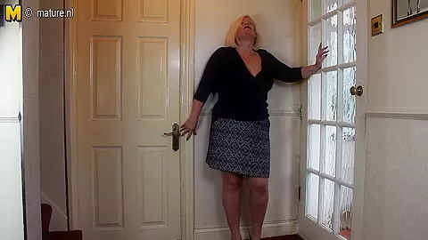 Horny British Mature Bbw Playing Alone - MatureNL