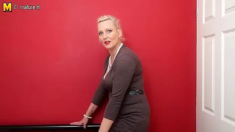 Hot British Housewife Playing With Her Toy - MatureNL