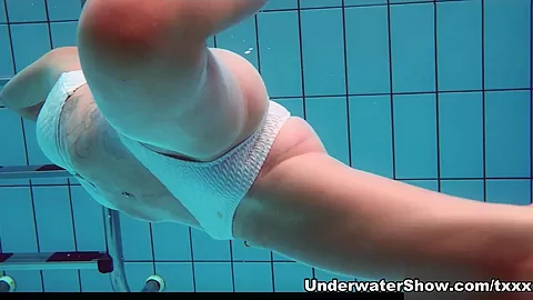 UnderwaterShow Video: Szilva