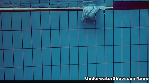 UnderwaterShow Video: Szilva