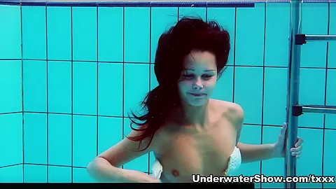 UnderwaterShow Video: Szilva
