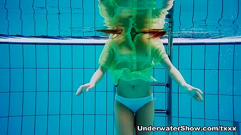 UnderwaterShow Video: Mohnatka