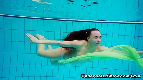 UnderwaterShow Video: Mohnatka