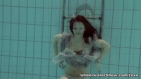 UnderwaterShow Video: Loris