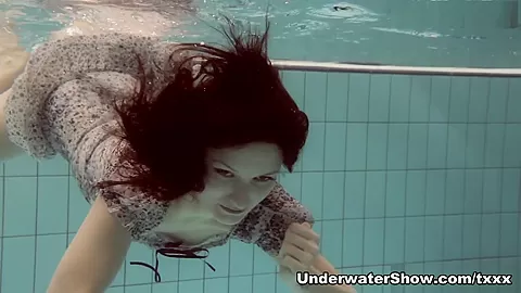 UnderwaterShow Video: Loris